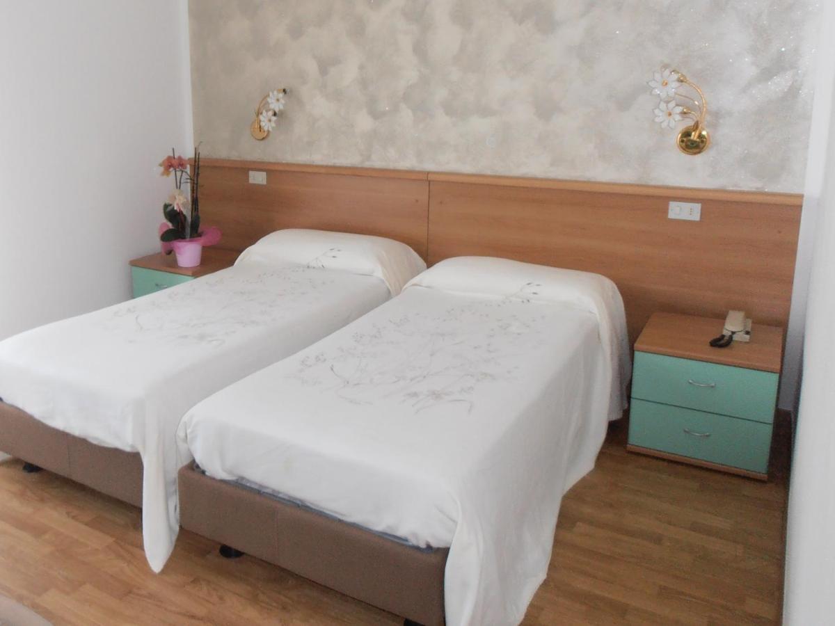Locanda Ridevert Hotel Tione di Trento Bagian luar foto