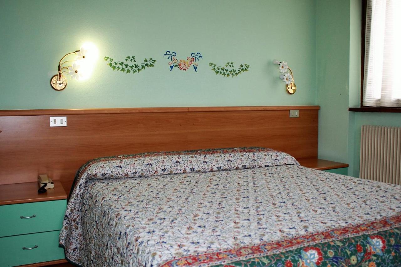Locanda Ridevert Hotel Tione di Trento Bagian luar foto