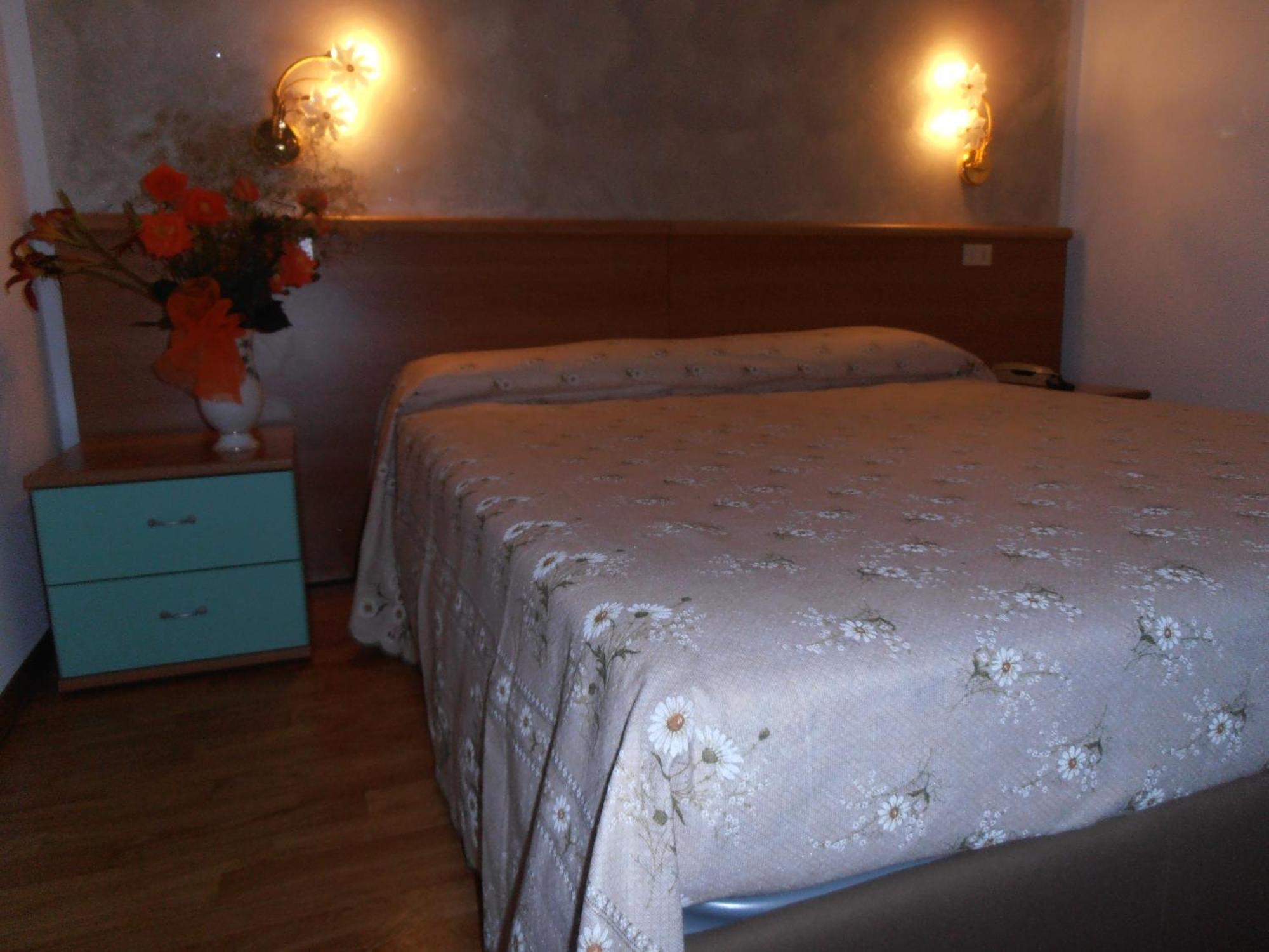 Locanda Ridevert Hotel Tione di Trento Ruang foto